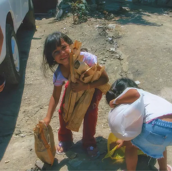Children in Tijuana receive bread from Casa de los Pobres